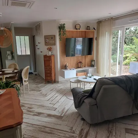 Maison Au Calme Dans Les Bois A 500m De La Сasa de vacaciones Meschers-sur-Gironde
