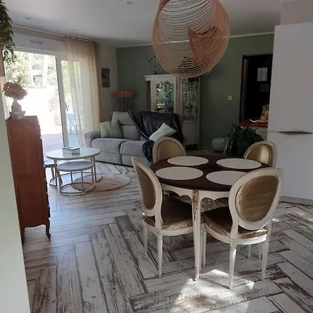 Maison Au Calme Dans Les Bois à 500m De La *