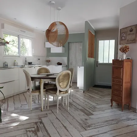 Maison Au Calme Dans Les Bois à 500m De La Casa vacanze Meschers-sur-Gironde