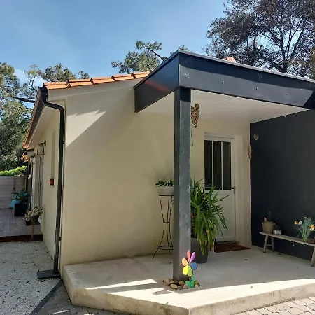 Сasa de vacaciones Maison Au Calme Dans Les Bois A 500m De La